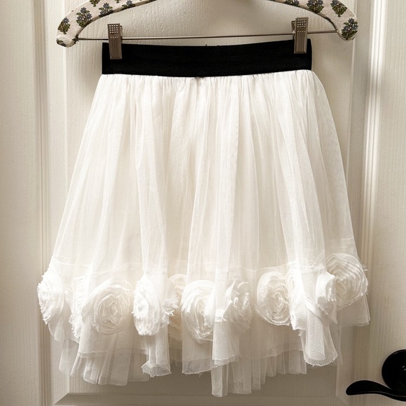 White Rosette Layered Tulle Skirt with Black Elastic Band Size Small - Picture 1 of 2